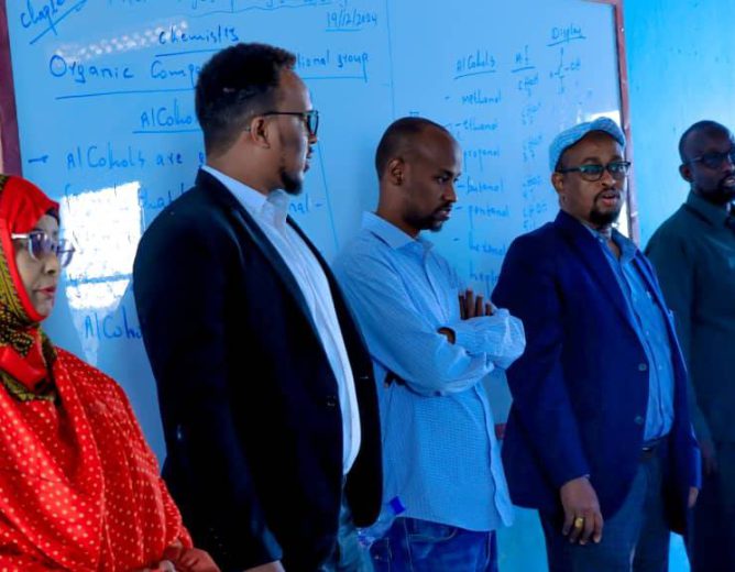 AGAASIME JUBBA OO KORMEERAY ISKUULLO KU YAAL MAGAALADA BOOSAASO.