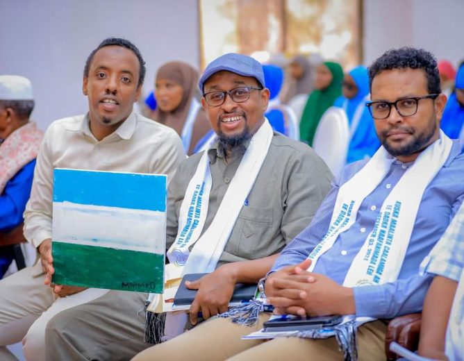 Agaasimaha Guud ee Wasaaradda Waxbarashada Iyo Tacliinta Sare ee Puntland Mudane Maxamed Cali Nuur Jubba oo ay wehelinayaan qaar ka mid ah Agaasimeyaasha Waaxyaha Wasaaradda ayaa ka qeyb-galay munaasabadda Maalinta Caalamiga ah ee Naafada Adduunka oo lagu qabtay magaalada Garoowe.